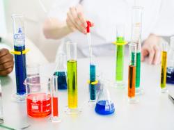 Szafa na Chemikalia: Bezpieczne Przechowywanie Substancji Chemicznych w rodowiskach Przemysowych i Laboratoryjnych